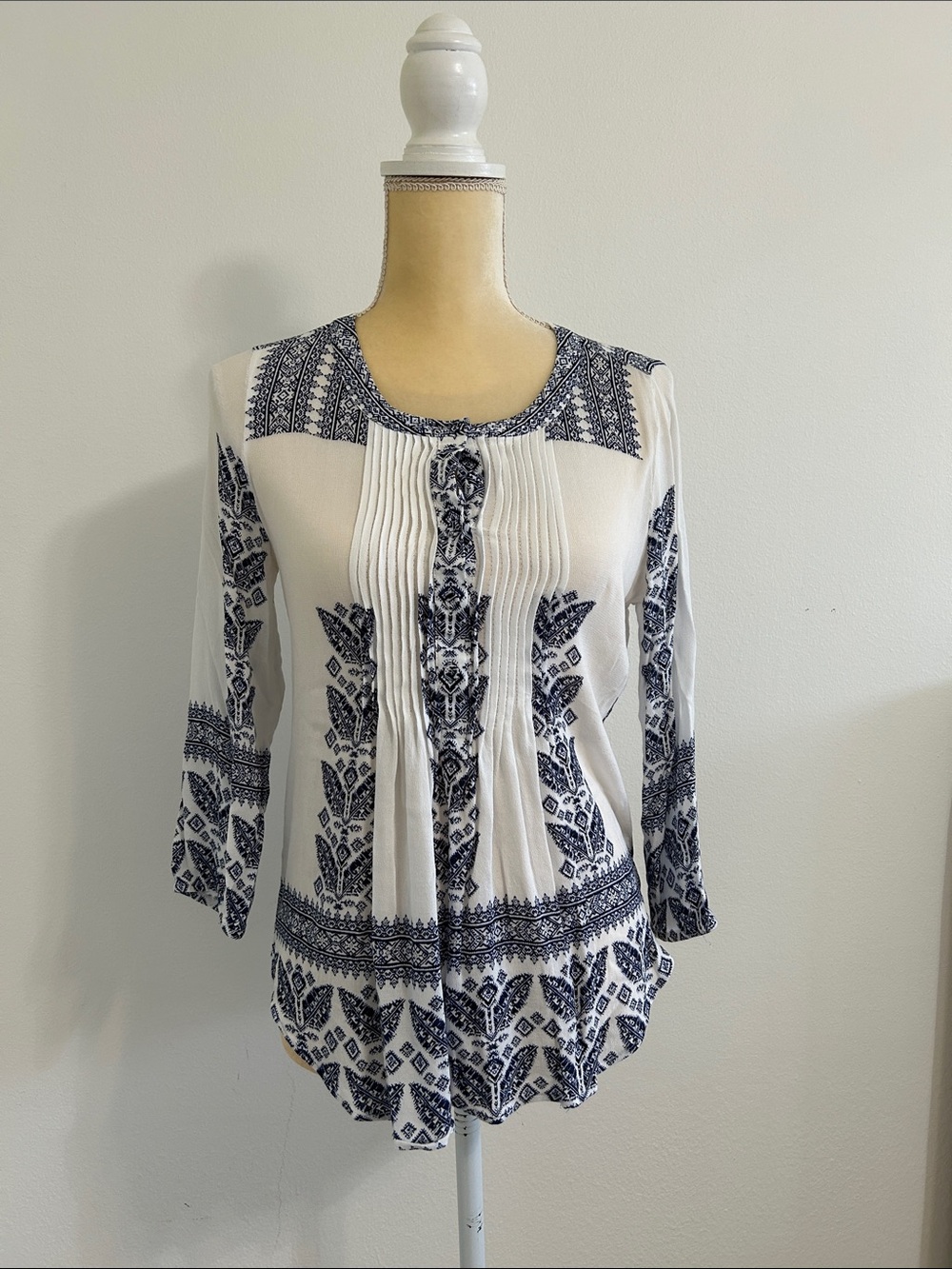 Daniel Rainn White and Navy Printed Pleated Long Sleeve Top